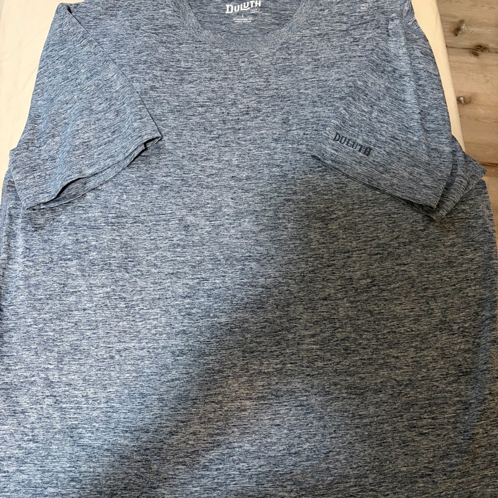 Men’s heather grey Duluth t-shirt